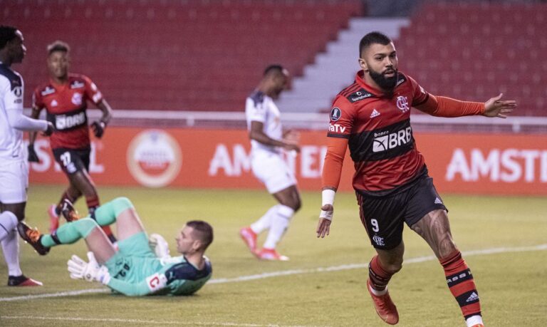 Flamengo vence LDU em Quito