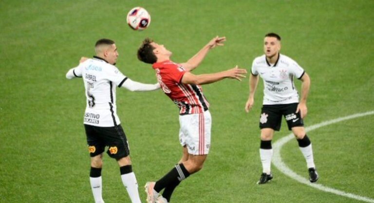 Corinthians e São Paulo empatam em Itaquera