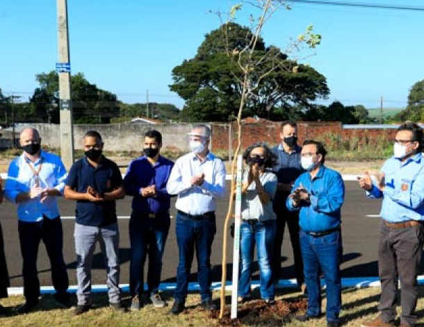 Plantio de 300 mudas abre a Semana do Aniversário de Maringá