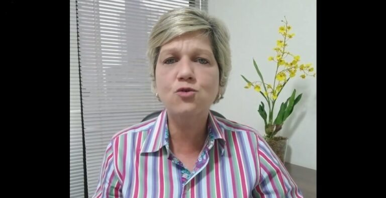 Justiça determina que vereadora retire vídeos ofensivos de rede social