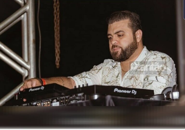 Assaltantes invadem residência e matam DJ