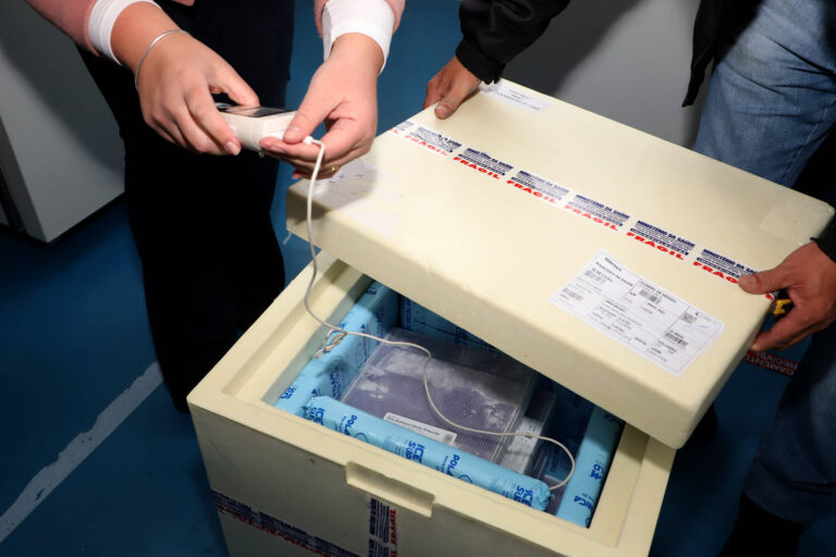 Governo começa a distribuir novo lote de vacinas contra a Covid-19