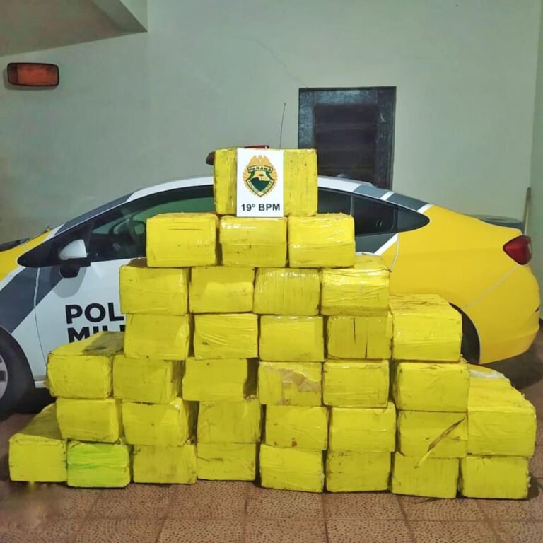 Ao atender acidente PM apreende quase uma tonelada de maconha