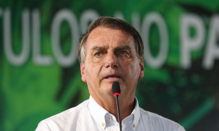 Moraes decreta prisão domiciliar de Bolsonaro