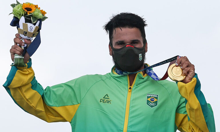Ítalo Ferreira é ouro no surfe