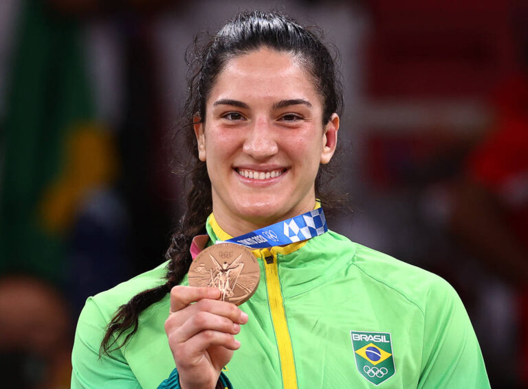 Mayra Aguiar vence sul-coreana e leva bronze no judô