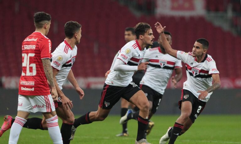 São Paulo vence a primeira no Brasileiro