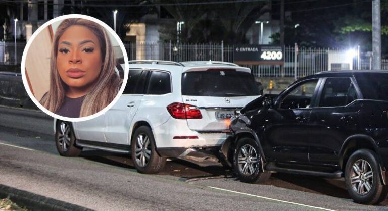 Jojo Todynho se envolve em acidente de carro