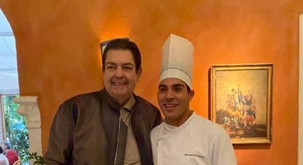 Faustão reaparece em evento de restaurante em SP