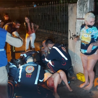 Briga de casal termina com três pessoas esfaqueadas