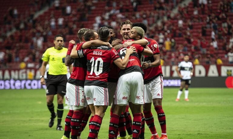 Flamengo goleia Olímpia em Brasília