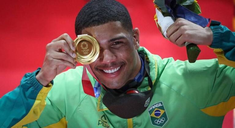 Hebert Conceição vence ucraniano com nocaute e conquista o ouro no boxe