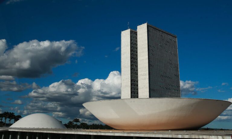 Câmara dos Deputados aprova MP que cria Auxílio Brasil