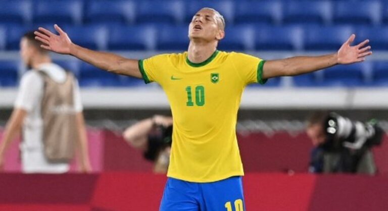 Richarlison é o nome escolhido pelo PSG para substituir Mbappé