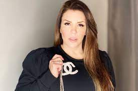Simony é processada por dever mensalidade em escola