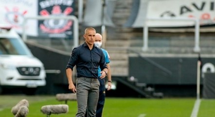 Corinthians vive sua primeira sequência de vitórias com Sylvinho