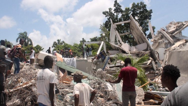Mais de 1.300 mortos em terremoto no Haiti