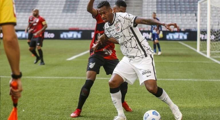 Corinthians bate Athletico e se aproxima do G4