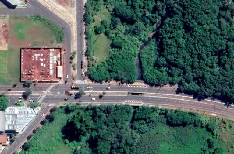 Sanepar promove limpeza do Córrego Mandacaru