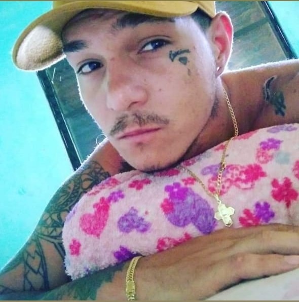 Jovem leva onze tiros em uma praça no centro de Mandaguaçu