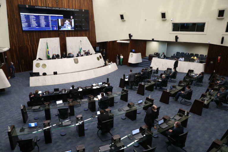 Assembleia aprova regulamentação da dose complementar da vacina contra a Covid-19 no Paraná