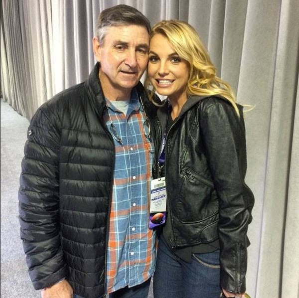Britney acusa o pai de tentativa de extorsão