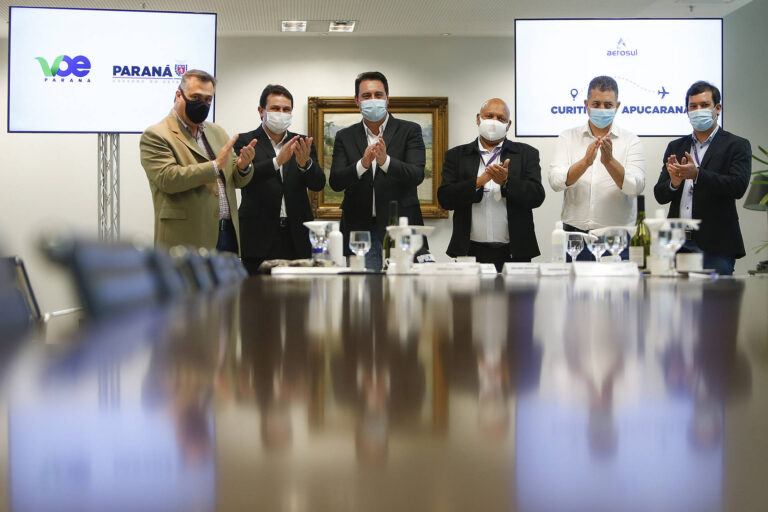 Governador confirma retorno do programa Voe Paraná