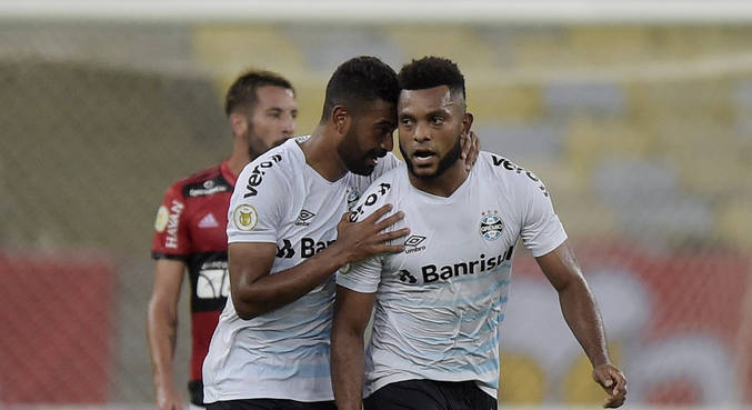 Grêmio bate Flamengo e fica mais perto de escapar do Z4