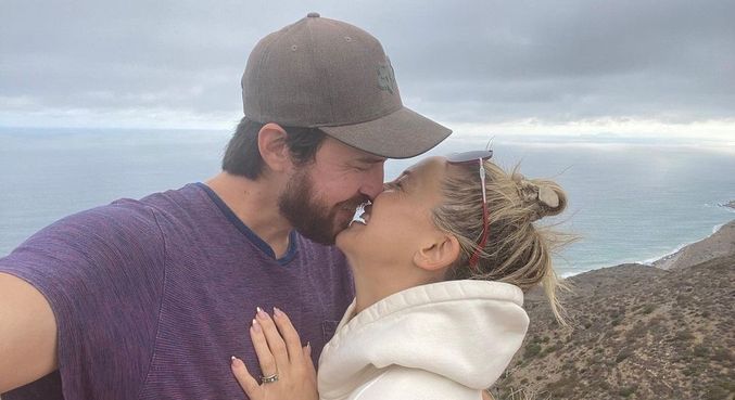 Atriz Kate Hudson anuncia noivado com músico