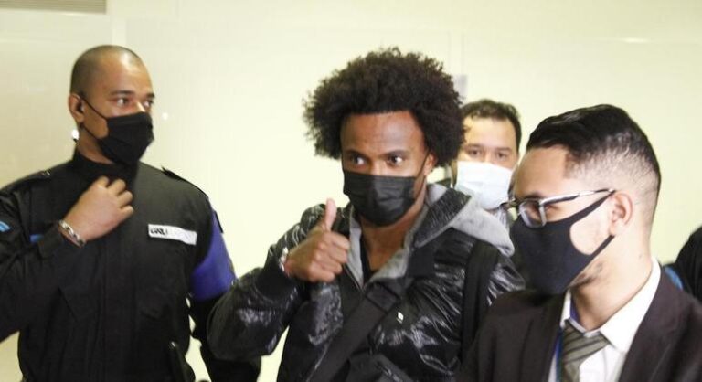 De volta ao Corinthians, Willian espera poder jogar em breve