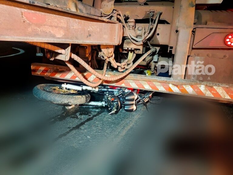 Motociclista morre embaixo de carreta na BR-376