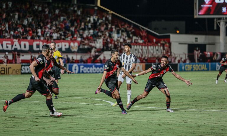 Atlético-MG tropeça diante do Atlético-GO
