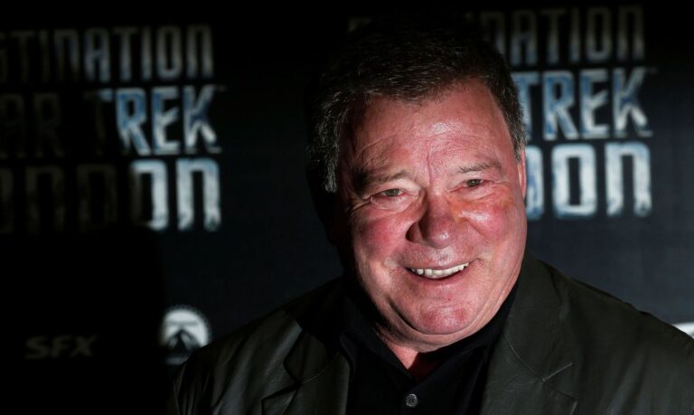 Ator que interpretava o Capitão Kirk faz viagem espacial