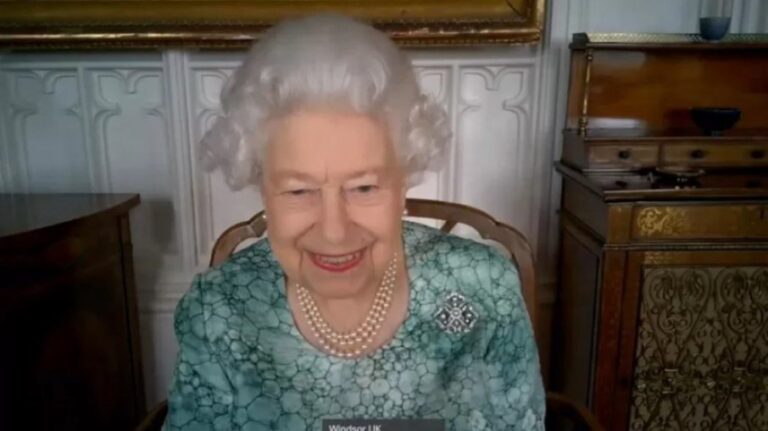 Rainha Elizabeth II procura novo faxineiro; salário é de R$14 mil