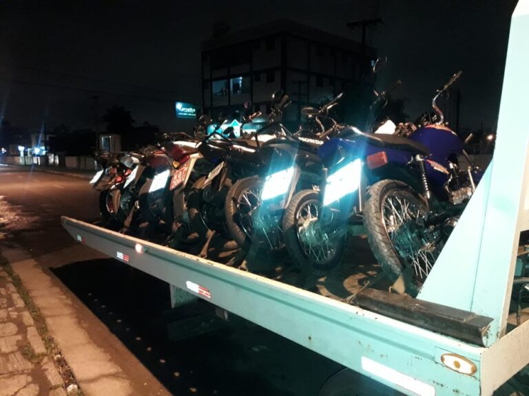 Polícia apreende motos barulhentas em blitz