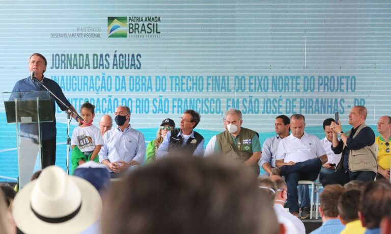 Presidente anuncia apoio para 750 mil caminhoneiros comprarem diesel