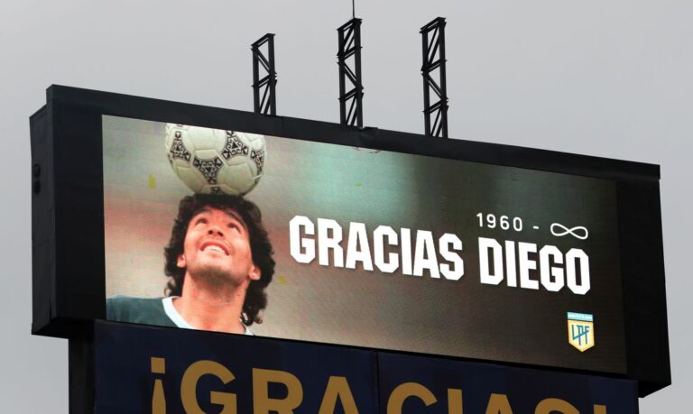 Barcelona e Boca Juniors em homenagem a Maradona
