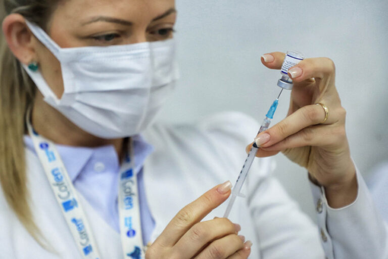 Maringá continua com vacinação suspensa até chegada de doses contra Covid-19