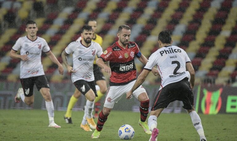 Flamengo vence o Athletico-PR por 3 a 0