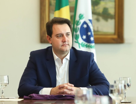 Governador entrega 83 veículos para a Saúde em Maringá