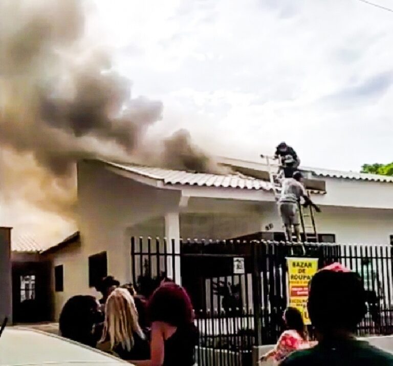 Idoso sofre graves queimaduras em incêndio residencial