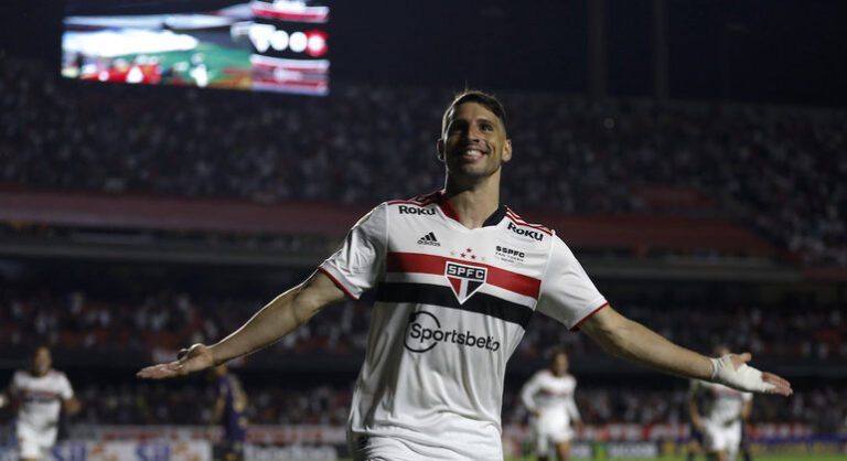 São Paulo vence o Corinthians no Morumbi