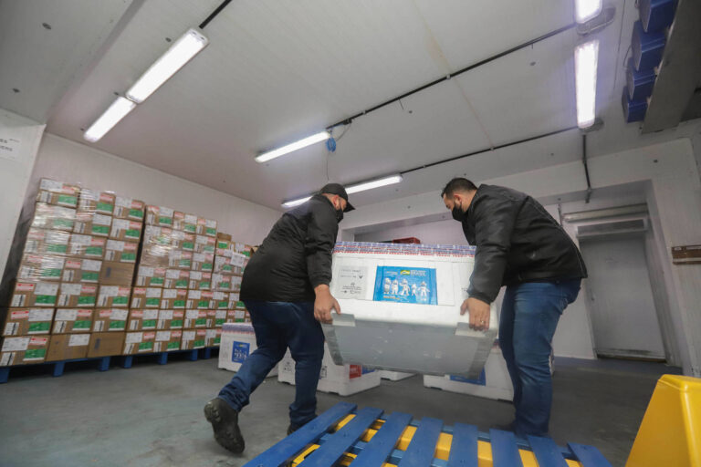 133,1 mil vacinas contra a Covid-19 desembarcam no Paraná