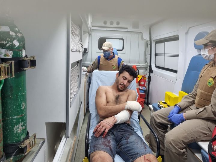 Irmã desmente rapaz que disse ter sido ferido em assalto