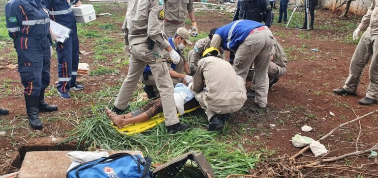 Mulher resgatada de um buraco acaba presa