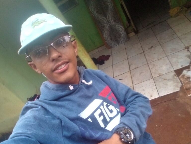 Adolescente tenta fugir de atirador e é executado