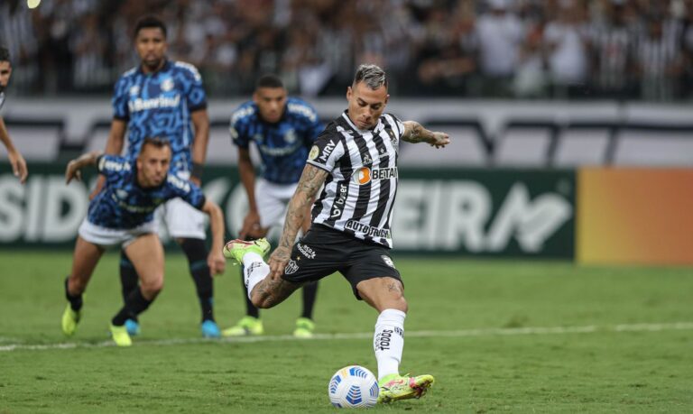 Atlético-MG afunda Grêmio e abre dez pontos na liderança