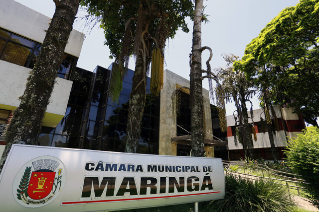 Vereadores aprovam auxílio conectividade para professores de Maringá