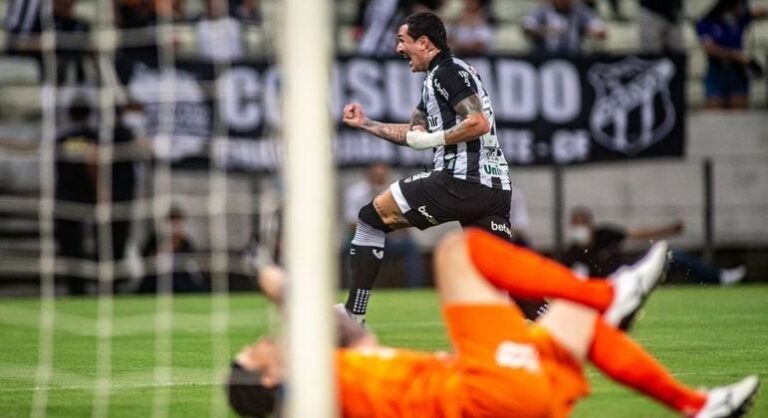 Ceará marca no fim e breca reação do Corinthians