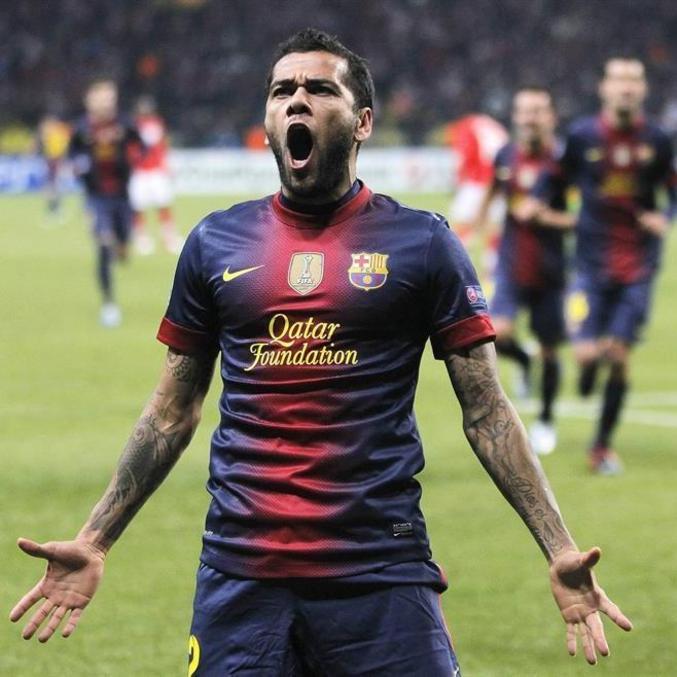 Daniel Alves acerta volta ao Barcelona